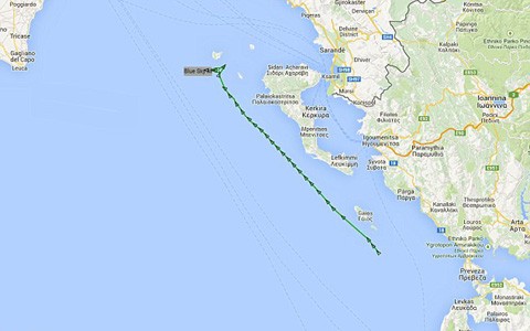 Сигнал бедствия поступил с судна с 400 мигрантами в греческом районе Корфу - ảnh 1